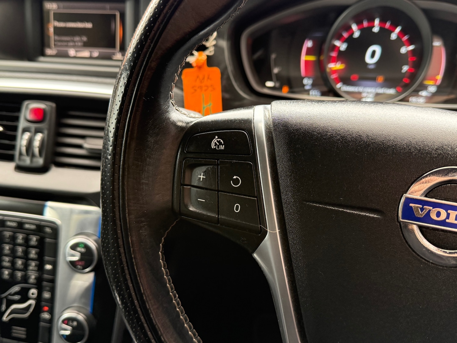 Used Volvo V40 2016 for sale - 77890531: Photo 17