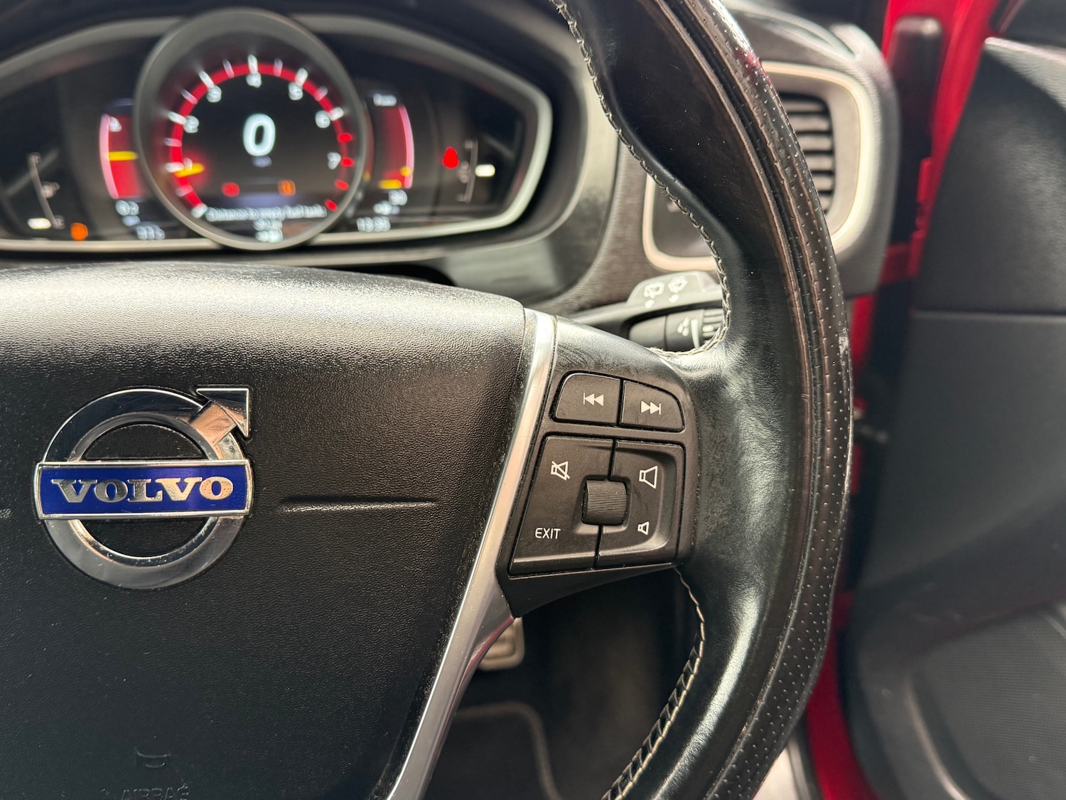 Used Volvo V40 2016 for sale - 77890531: Photo 18