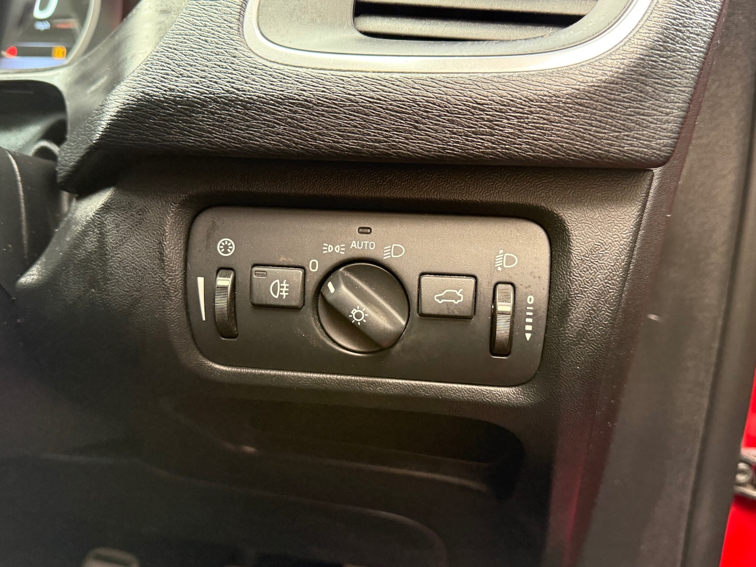 Used Volvo V40 2016 for sale - 77890531: Photo 19