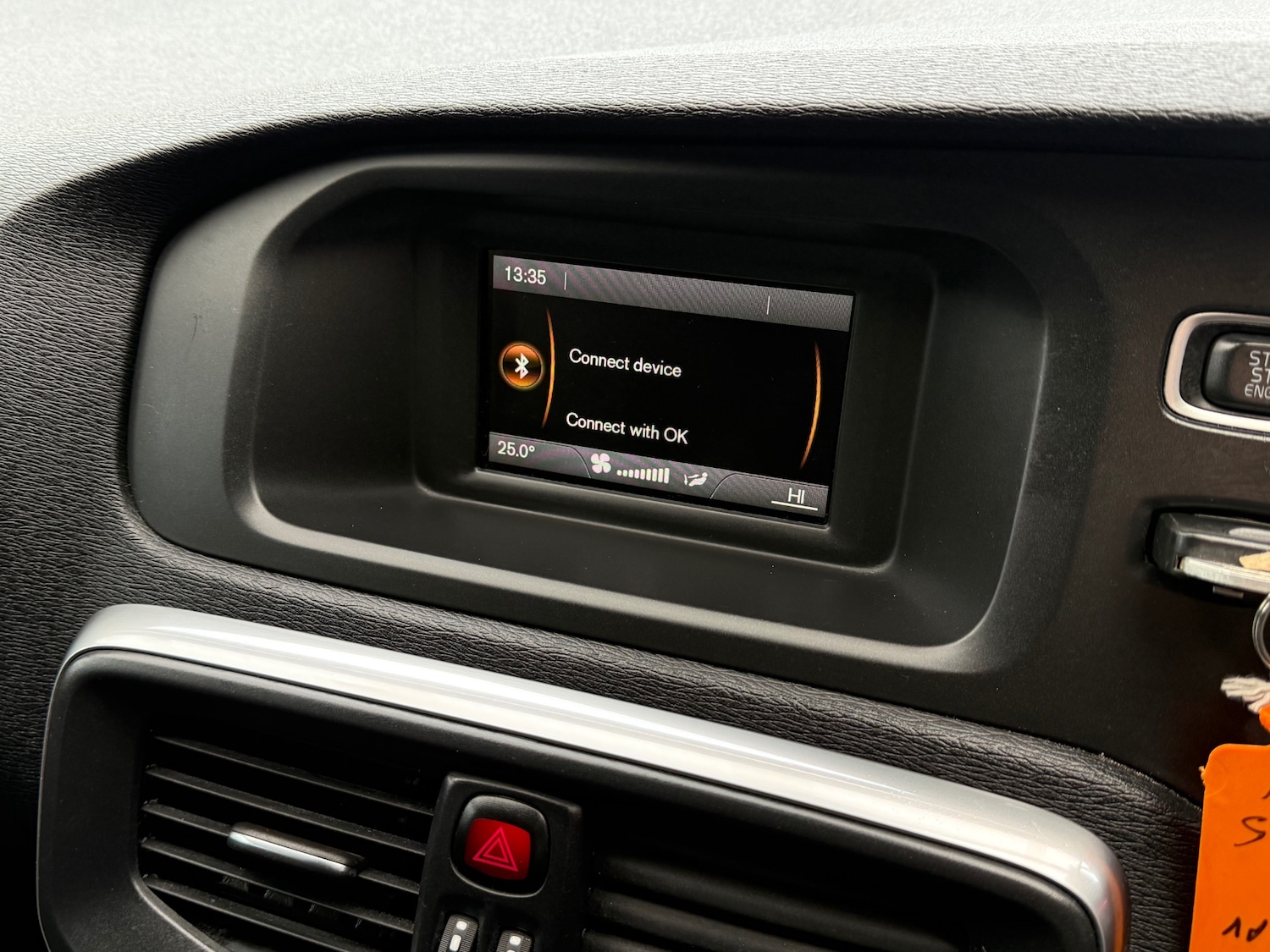 Used Volvo V40 2016 for sale - 77890531: Photo 21