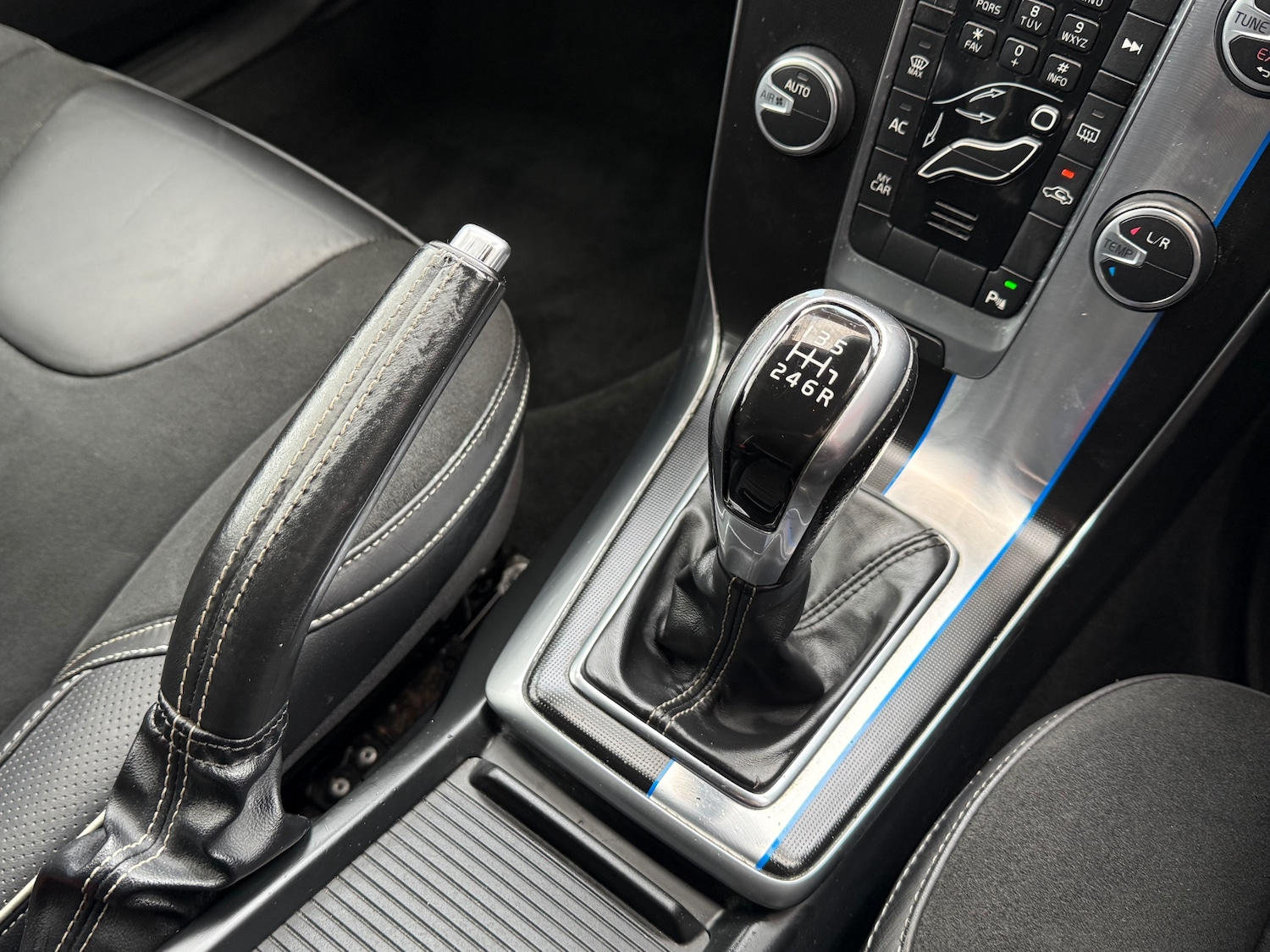 Used Volvo V40 2016 for sale - 77890531: Photo 25