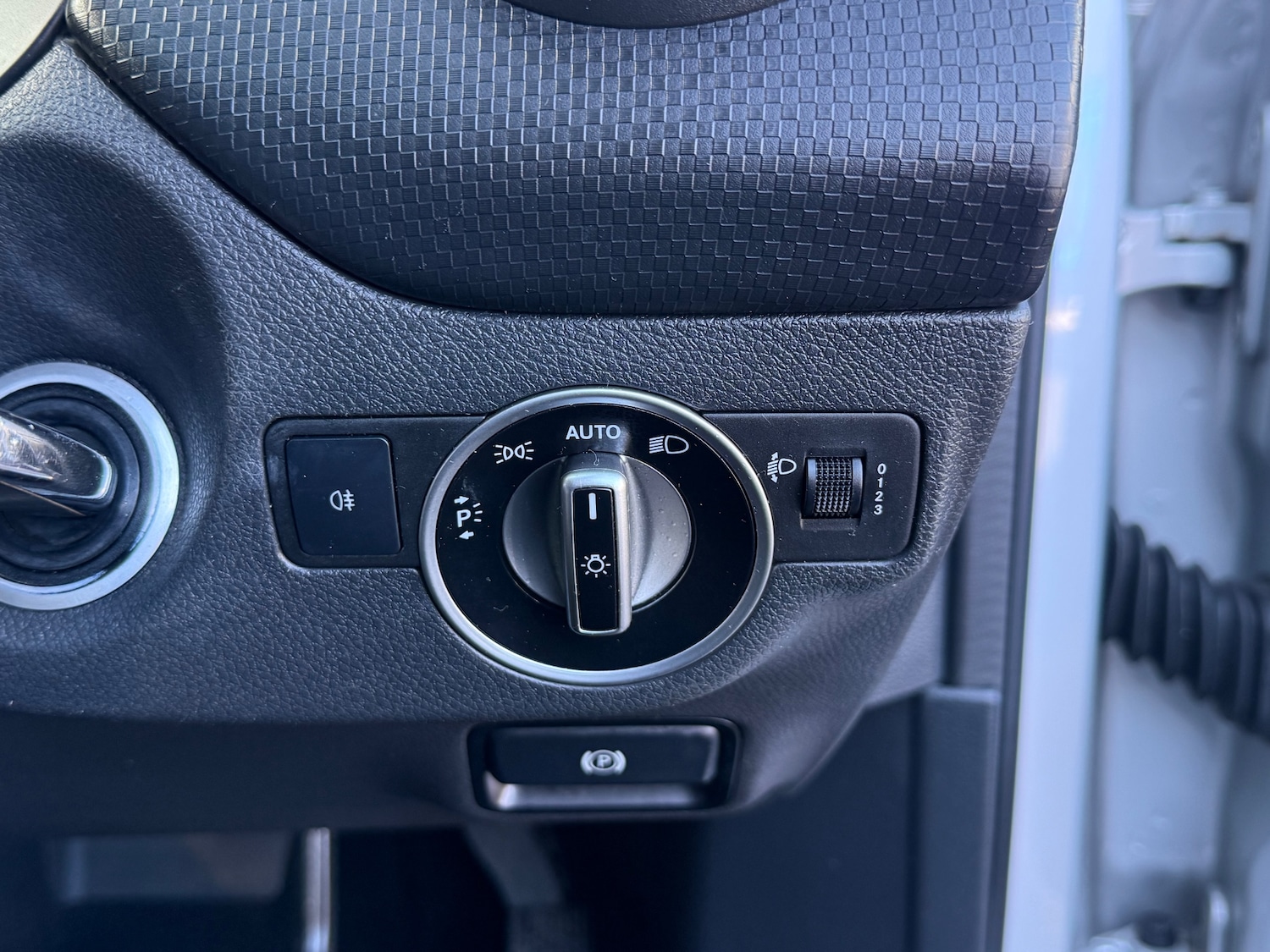 Used Mercedes-Benz A-Class 2015 for sale - 77733372: Photo 23