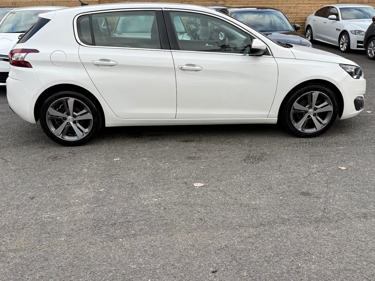 Used Peugeot 308 2015 for sale - 76277051: Photo 15