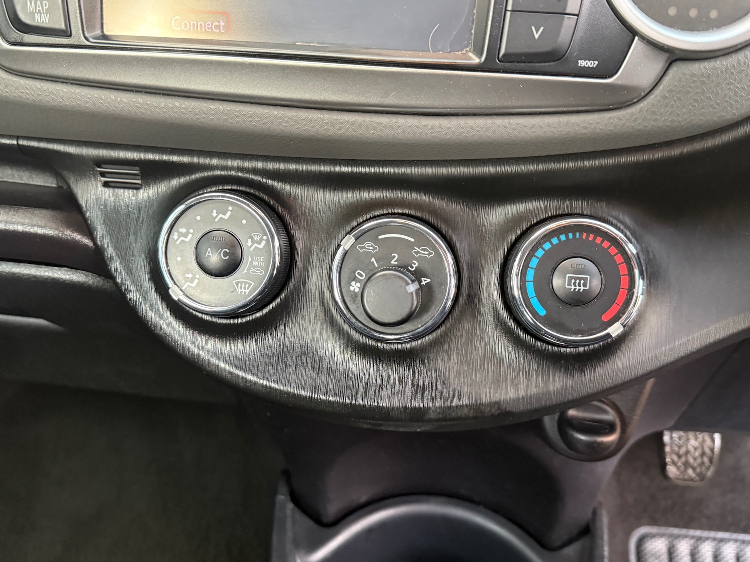 Used Toyota Yaris 2012 for sale - 77199222: Photo 23