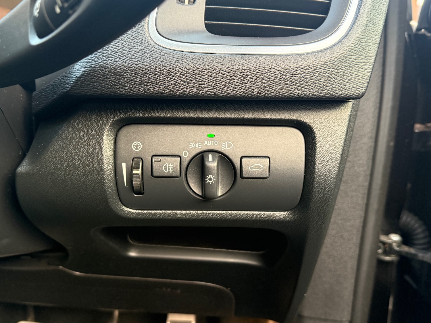 Used Volvo V40 2017 for sale - 77005548: Photo 24