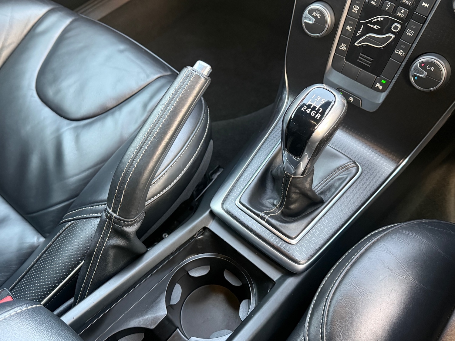 Used Volvo V40 2017 for sale - 77005548: Photo 26