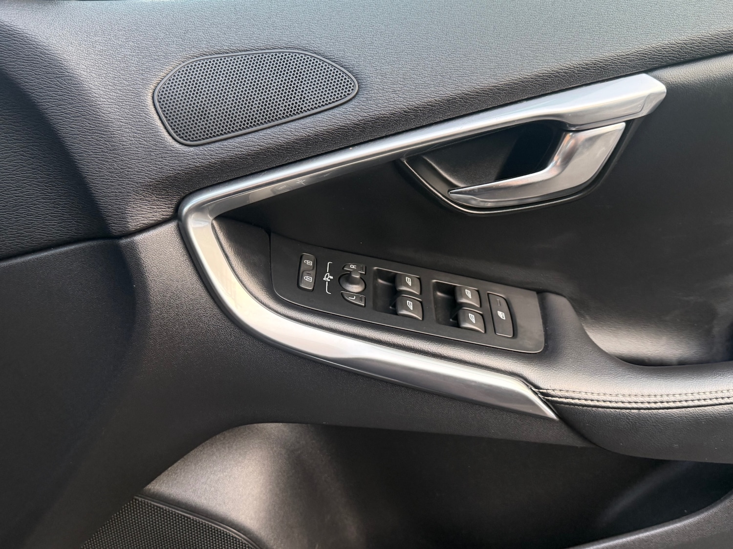 Used Volvo V40 2017 for sale - 77005548: Photo 27