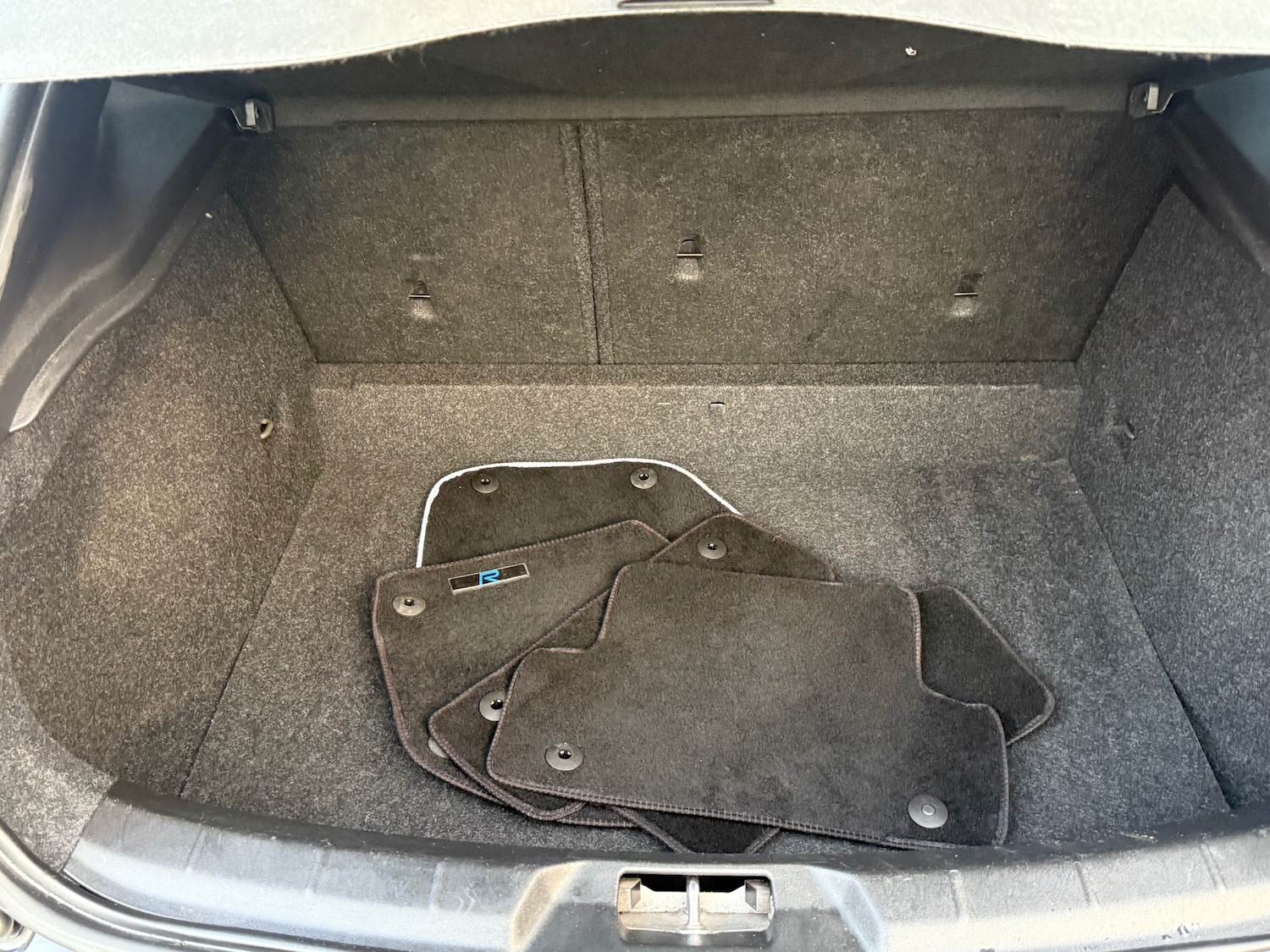 Used Volvo V40 2017 for sale - 77005548: Photo 38