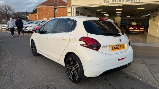 Used Peugeot 208 2018 for sale - 76971609: Photo 10