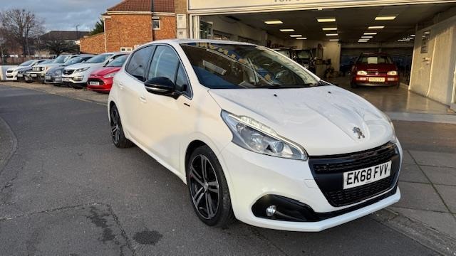 Used Peugeot 208 2018 for sale - 76971609: Photo 2