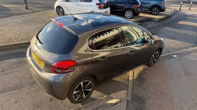 Used Peugeot 208 2019 for sale - 76798900: Photo 15