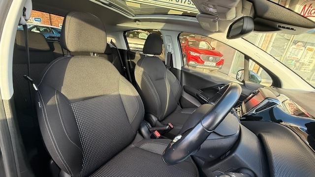 Used Peugeot 208 2019 for sale - 76798900: Photo 32