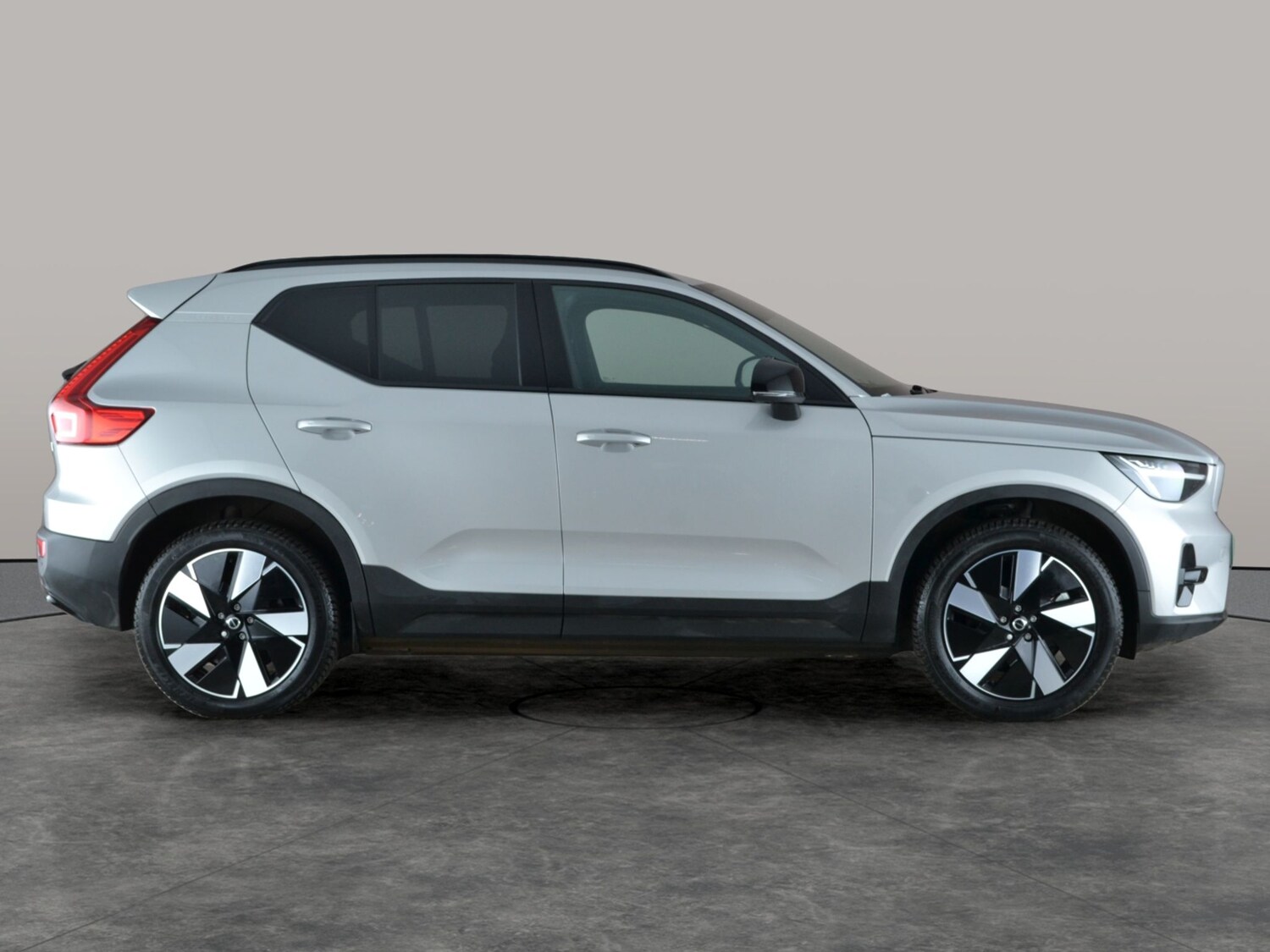 Used Volvo XC40 2024 for sale - 77493084: Photo 8