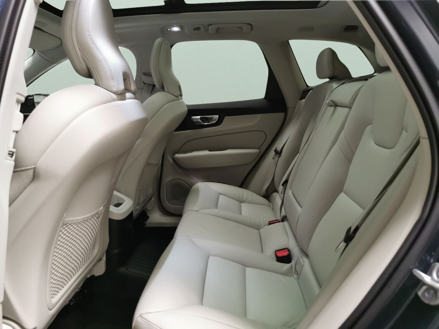 Used Volvo XC60 2023 for sale - 77899136: Photo 26