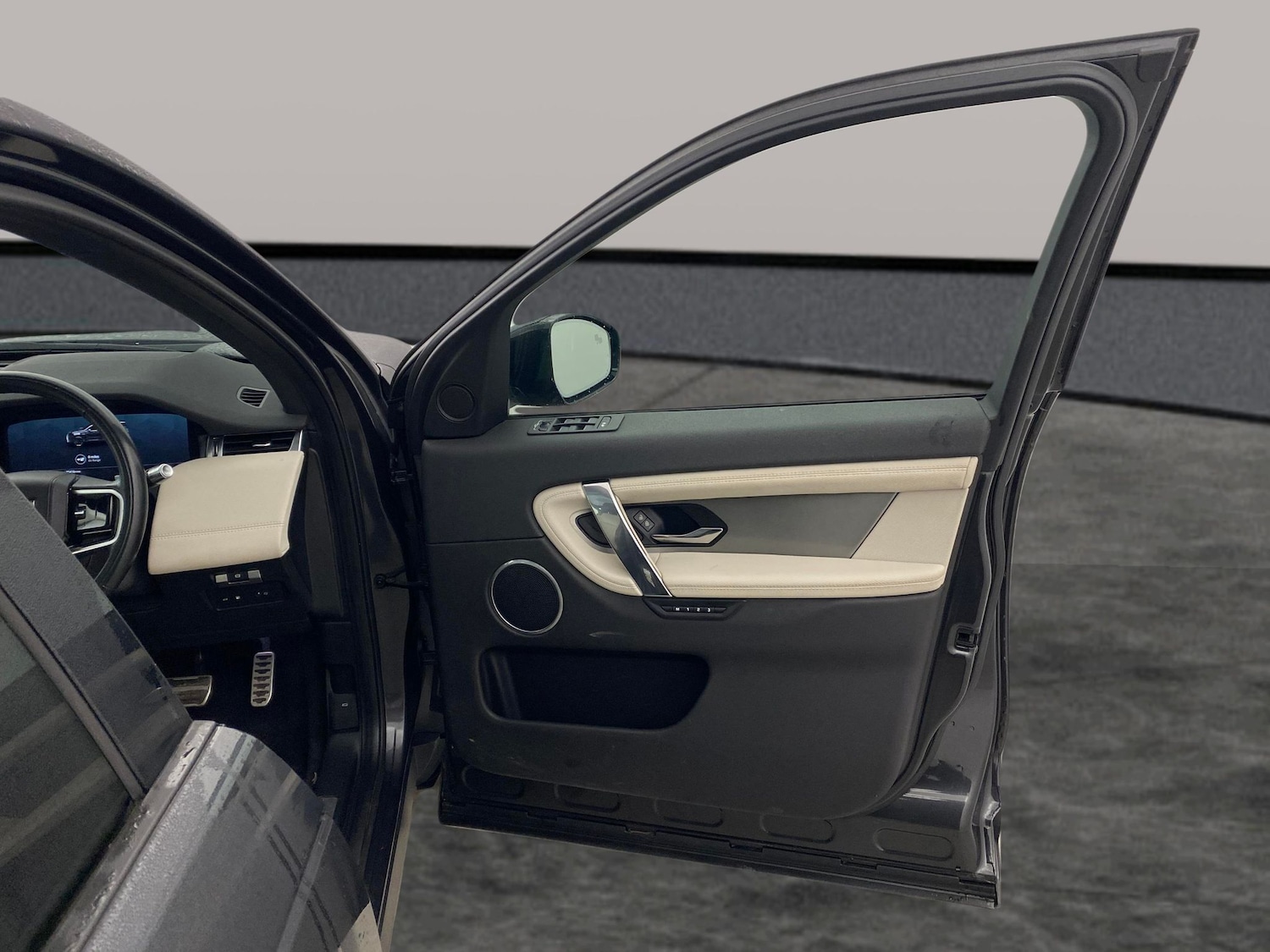 Used Land Rover Discovery Sport 2021 for sale - 77398794: Photo 32