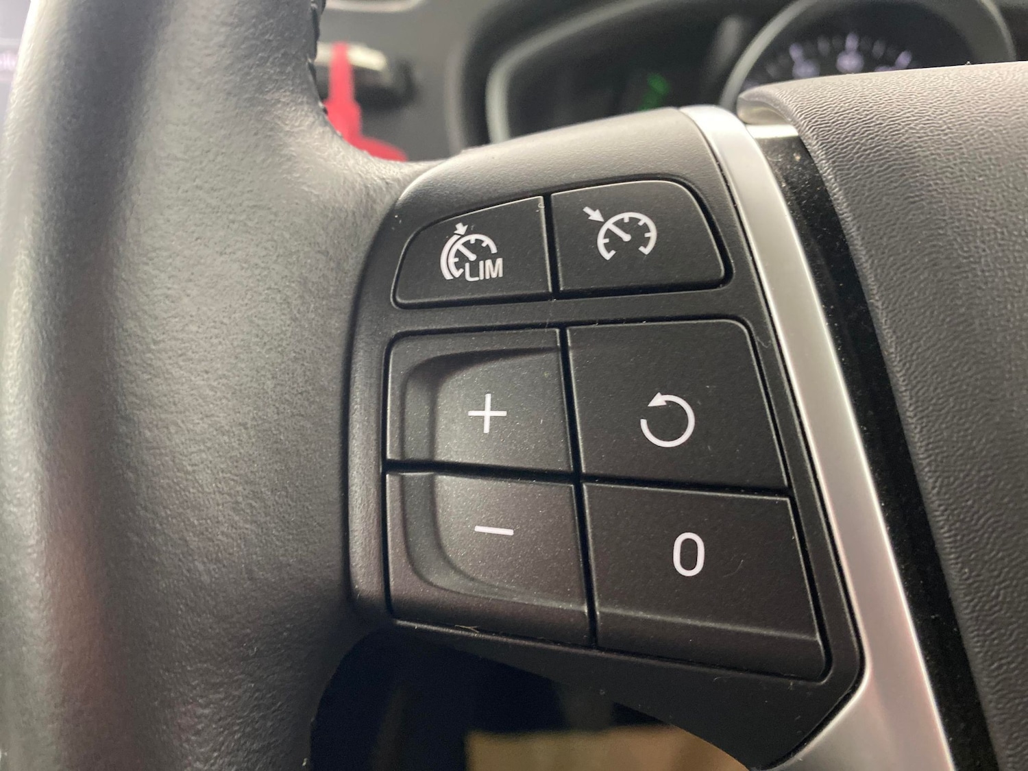 Used Volvo V40 2019 for sale - 77686124: Photo 16