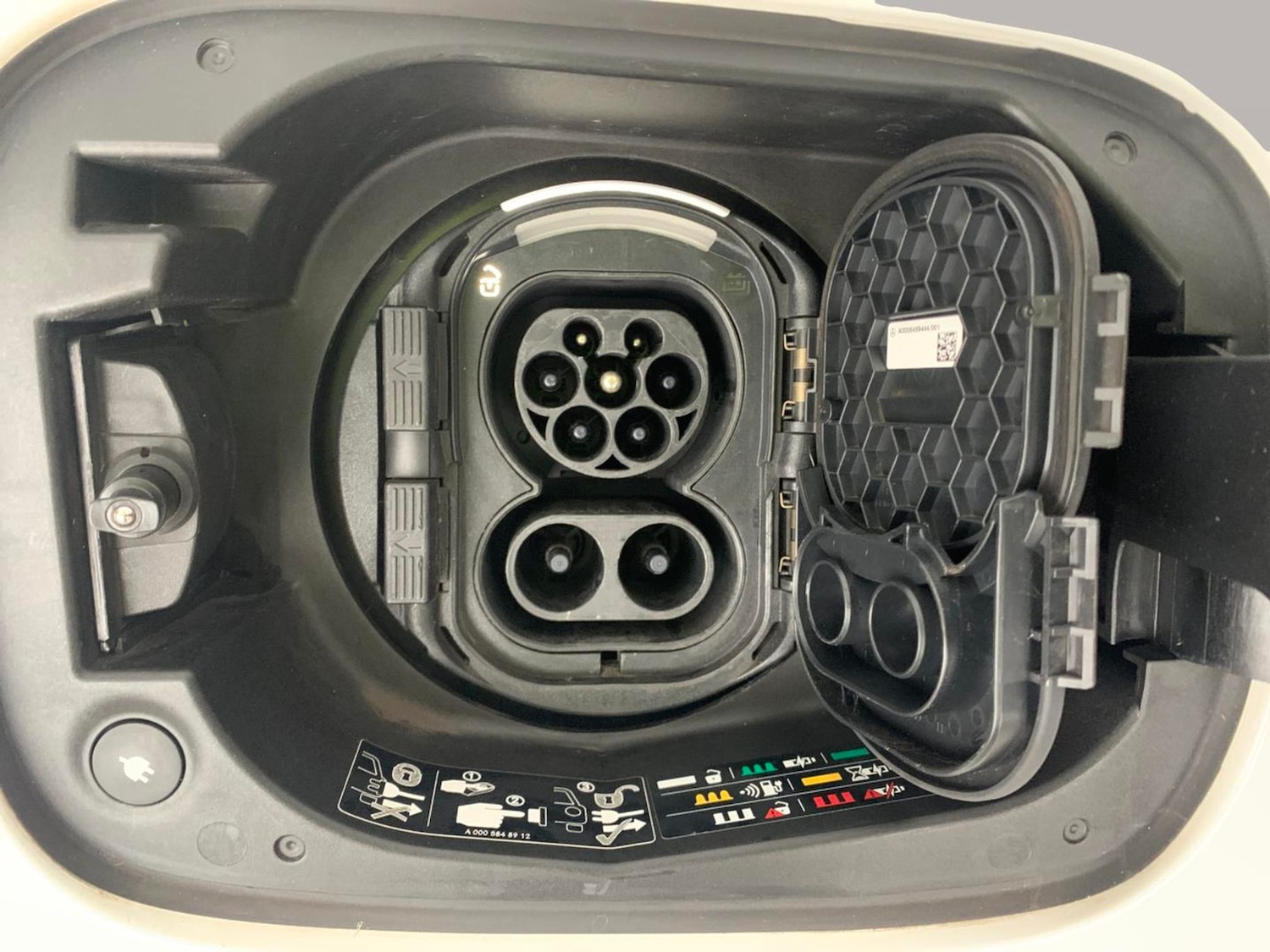 Used Mercedes-Benz EQC 2022 for sale - 77592586: Photo 34