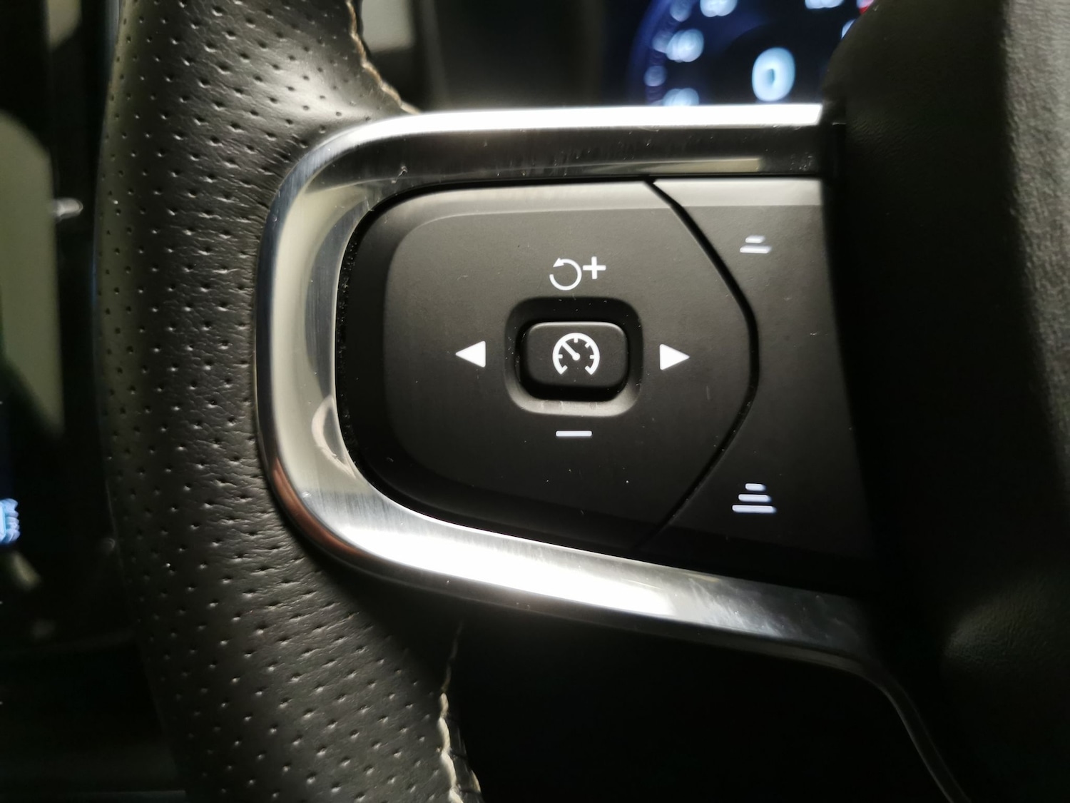 Used Volvo XC40 for sale - 76661421: Photo 18