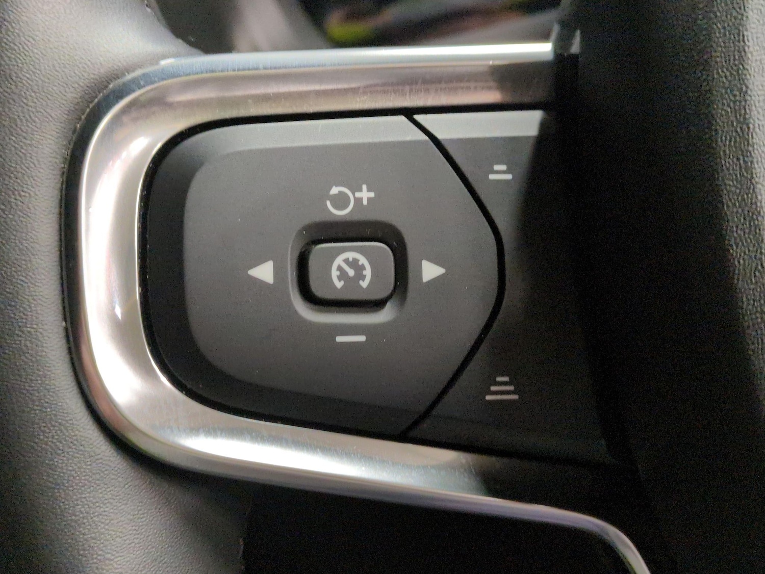 Used Volvo XC40 2023 for sale - 76519556: Photo 21