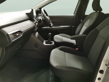 Used Dacia Sandero Stepway 2024 for sale - 78354581: Photo