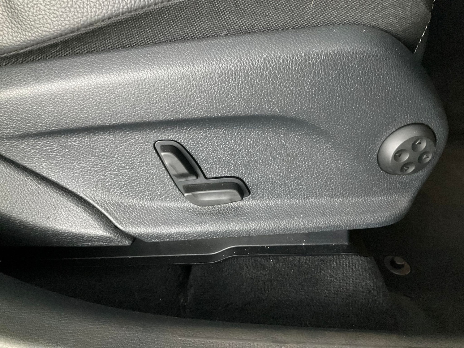 Used Mercedes-Benz GLC 2019 for sale - 76663431: Photo 17