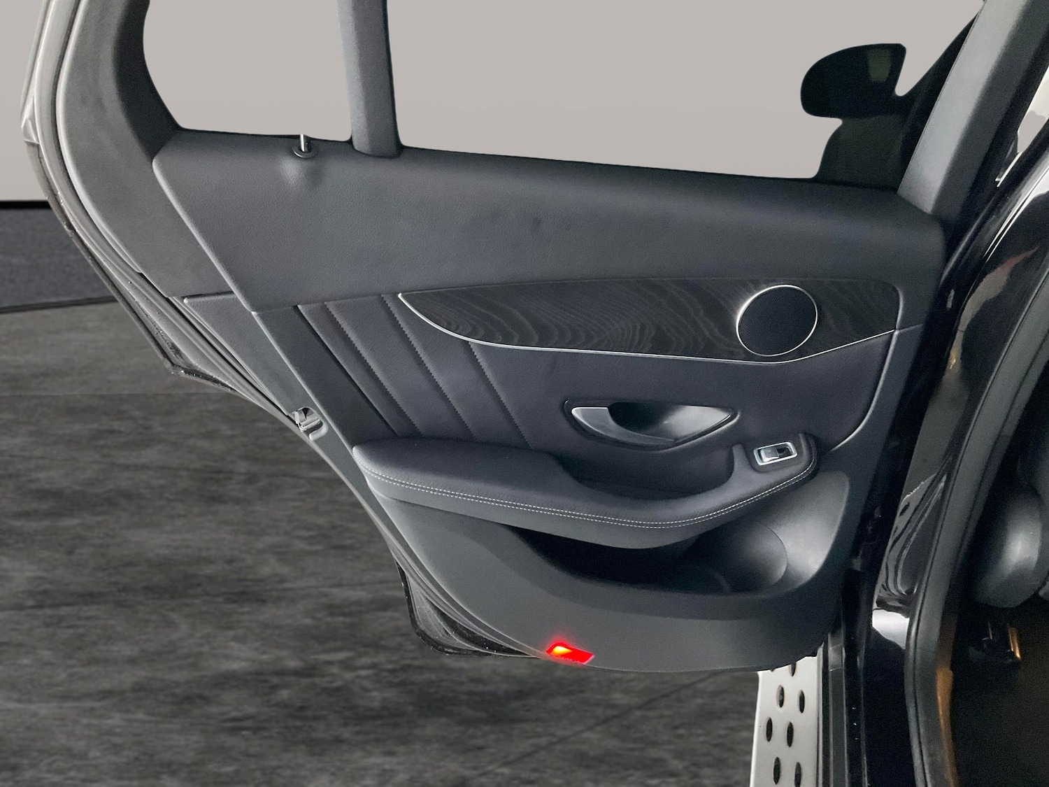 Used Mercedes-Benz GLC 2019 for sale - 76663431: Photo 32