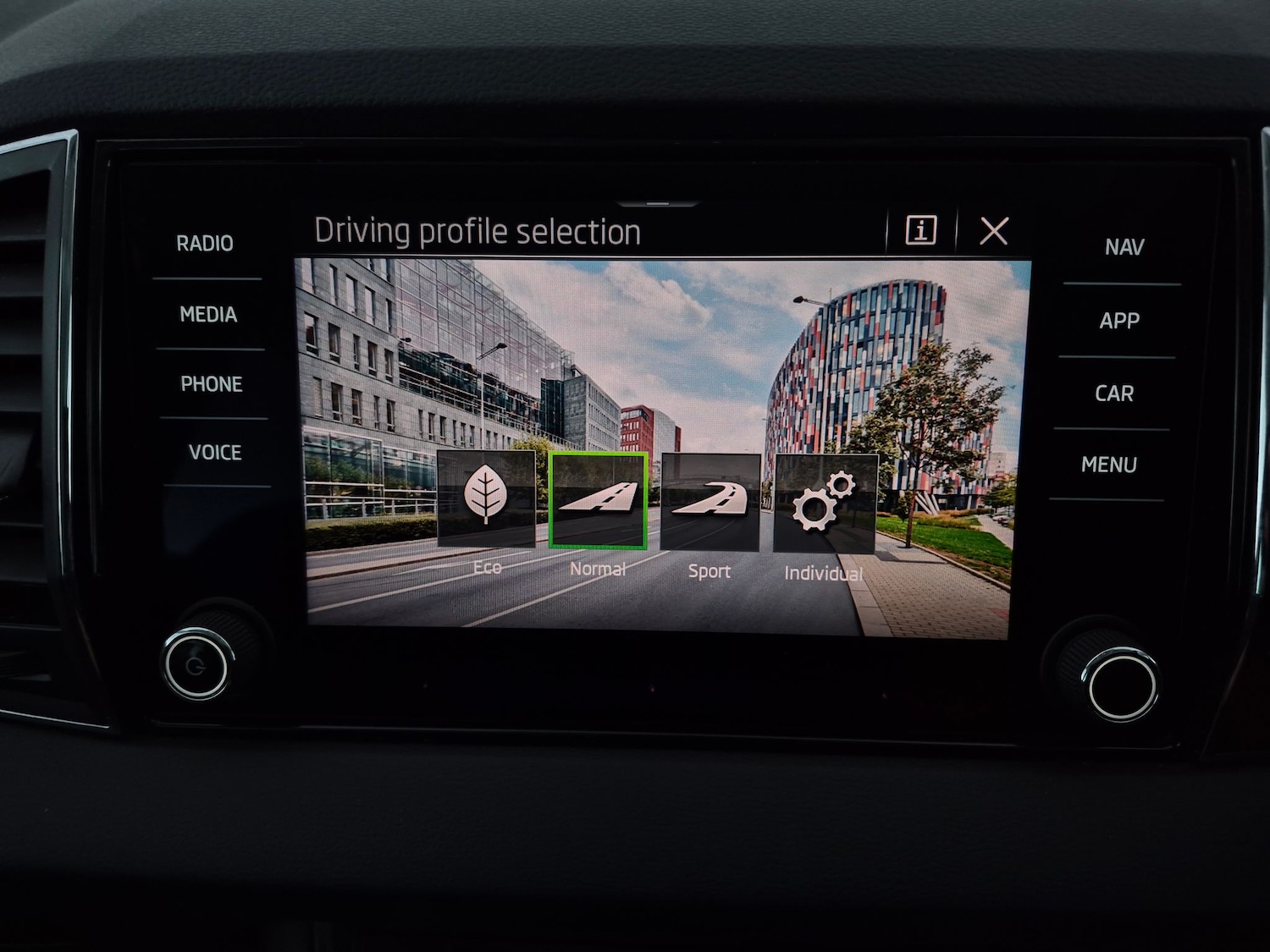 Used Skoda Karoq 2023 for sale - 77984648: Photo 18