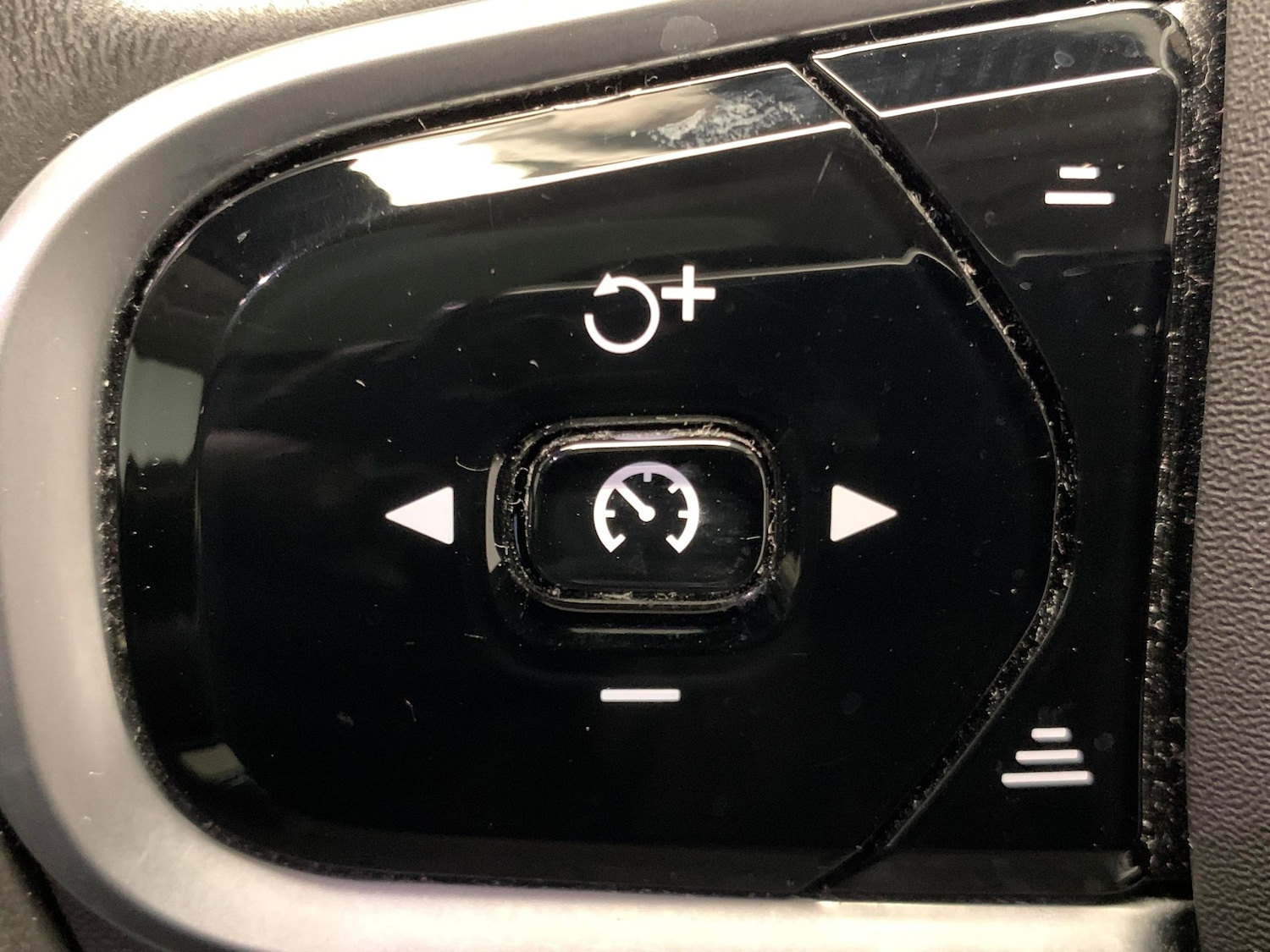 Used Volvo XC60 2019 for sale - 76875429: Photo 20