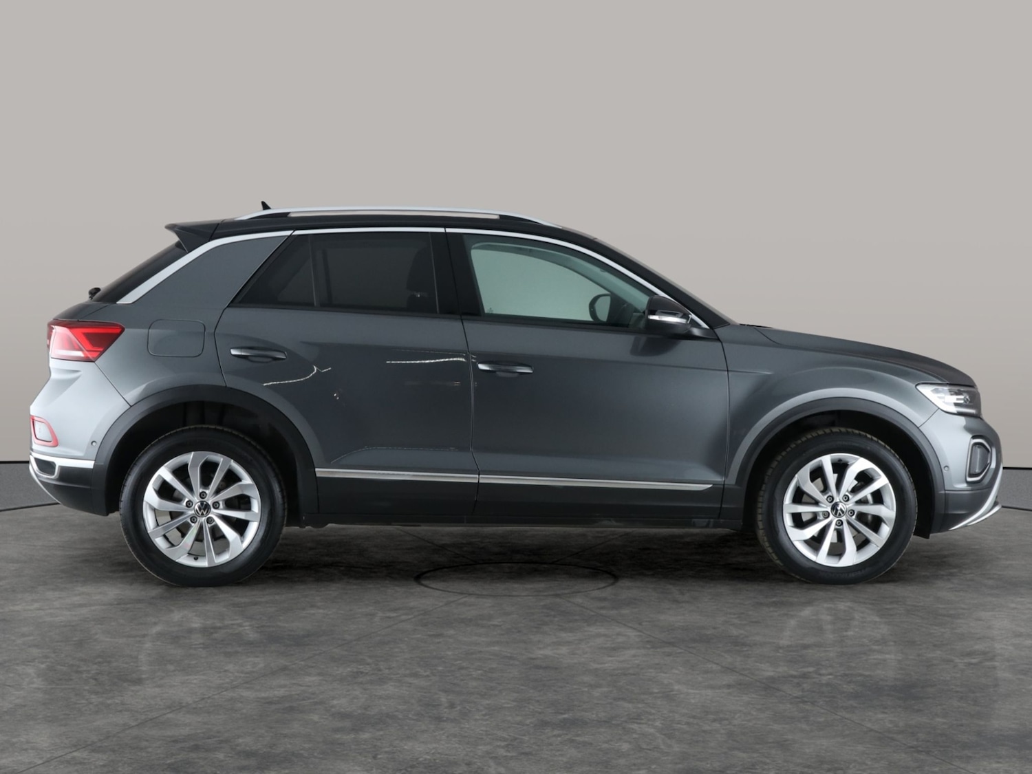Used Volkswagen T-Roc 2023 for sale - 76300670: Photo 11