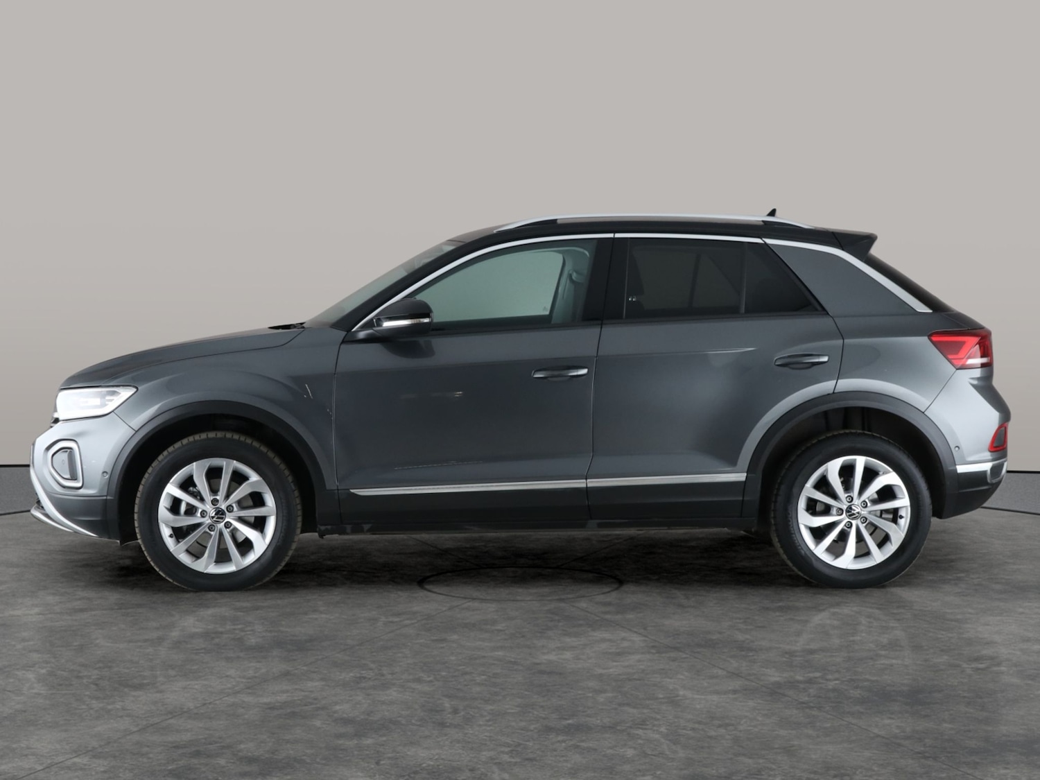 Used Volkswagen T-Roc 2023 for sale - 76300670: Photo 16