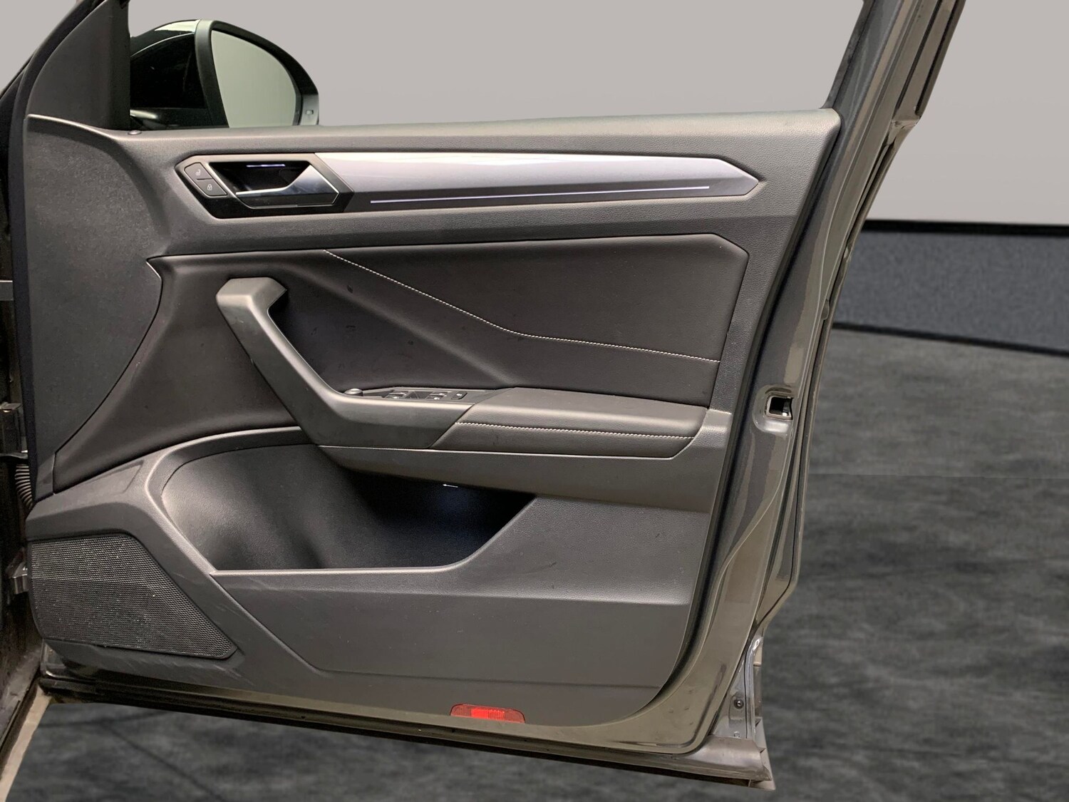 Used Volkswagen T-Roc 2023 for sale - 76300670: Photo 38