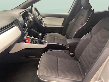 Used Renault Clio 2023 for sale - 78627133: Photo