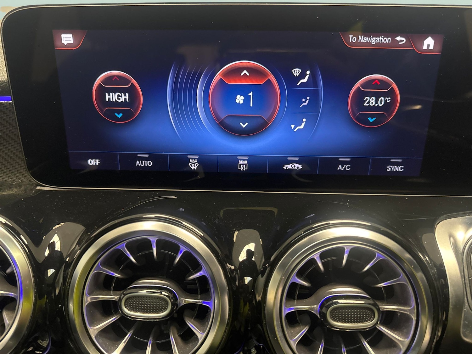 Used Mercedes-Benz GLB 2023 for sale - 76980447: Photo 17