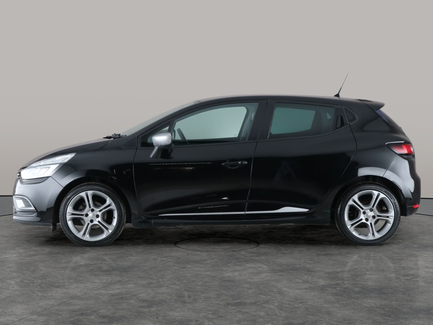 Used Renault Clio 2018 for sale - 76664701: Photo 12