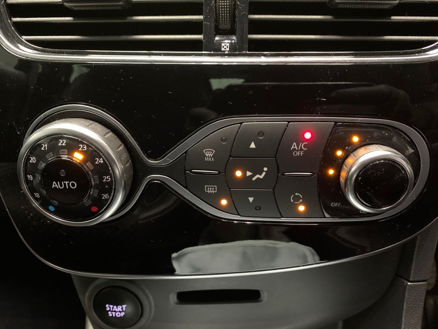 Used Renault Clio 2018 for sale - 76664701: Photo 17