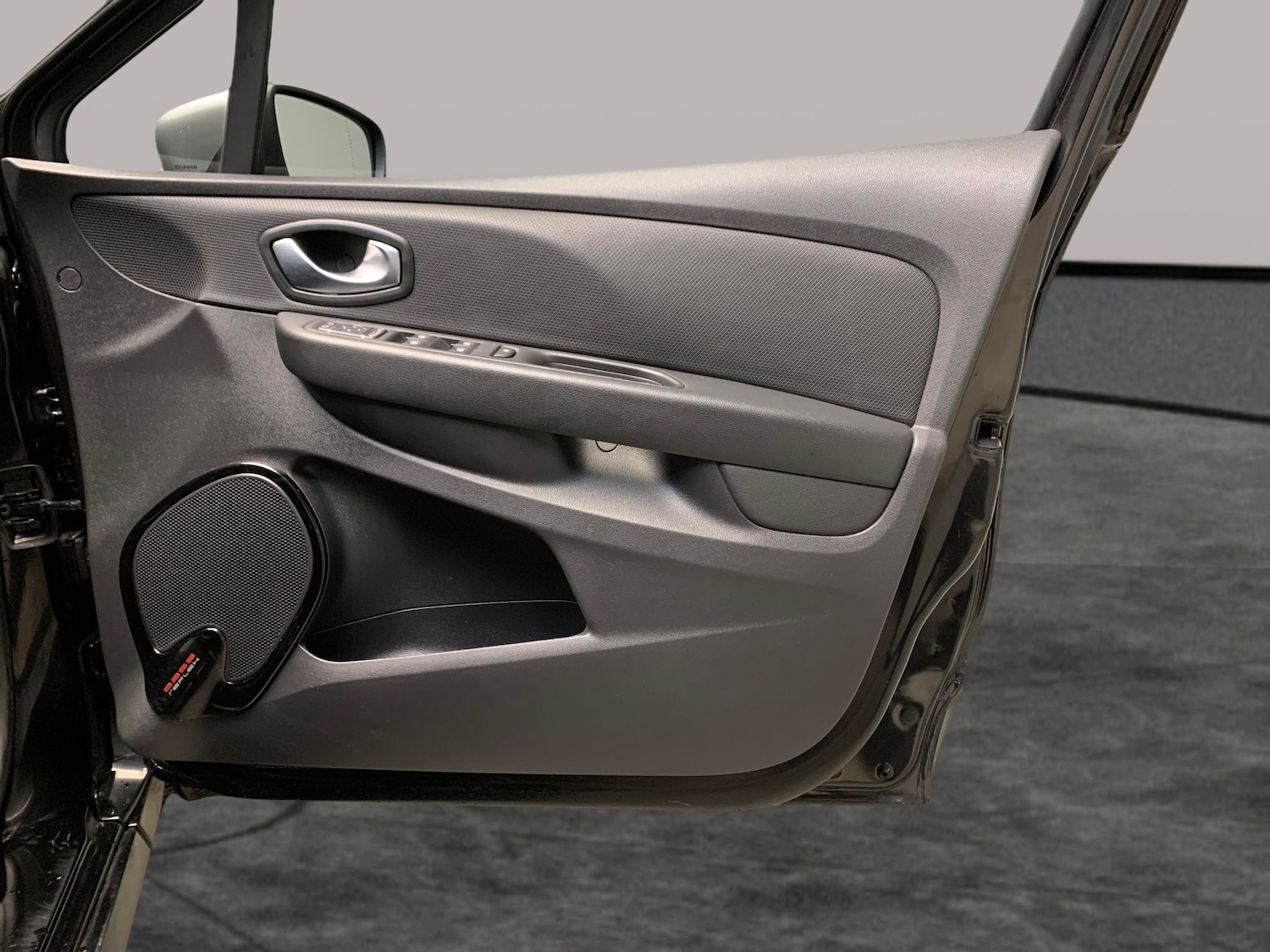 Used Renault Clio 2018 for sale - 76664701: Photo 30