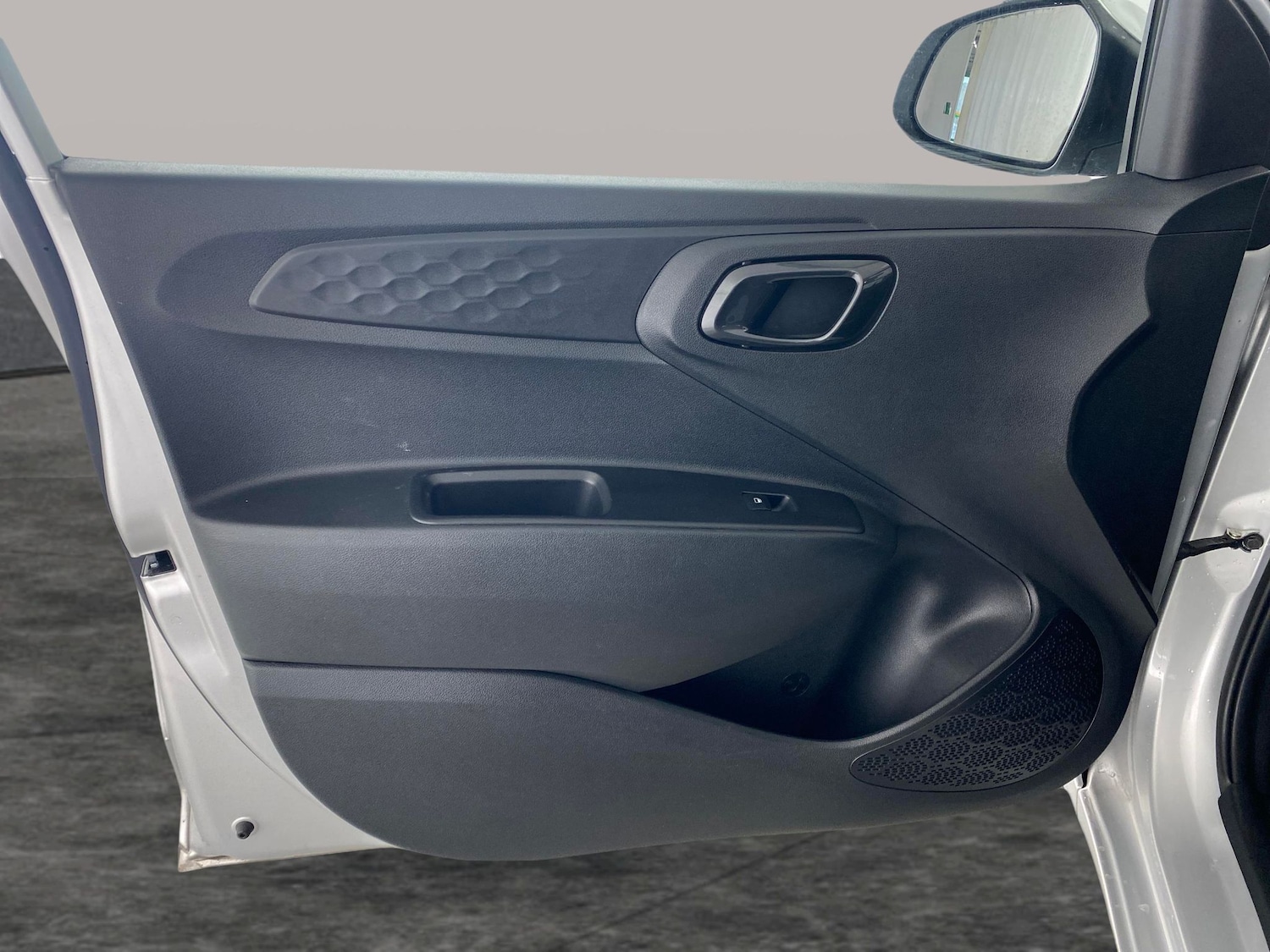 Used Hyundai i10 for sale - 76413120: Photo 34