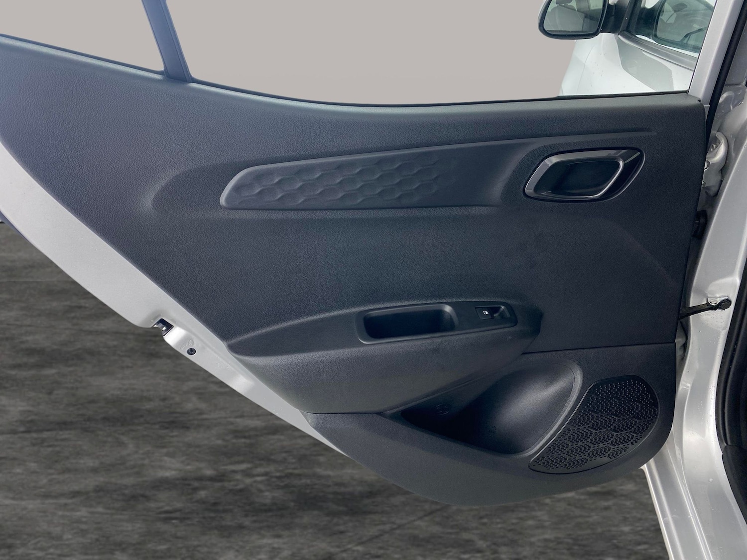 Used Hyundai i10 for sale - 76413120: Photo 35