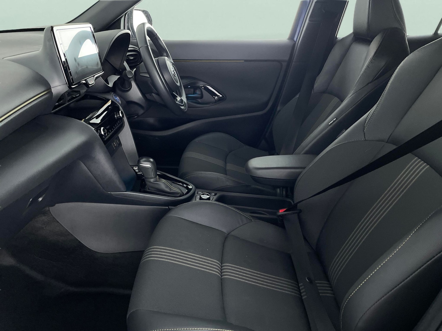 Used Toyota Yaris Cross 2022 for sale - 76980630: Photo 4