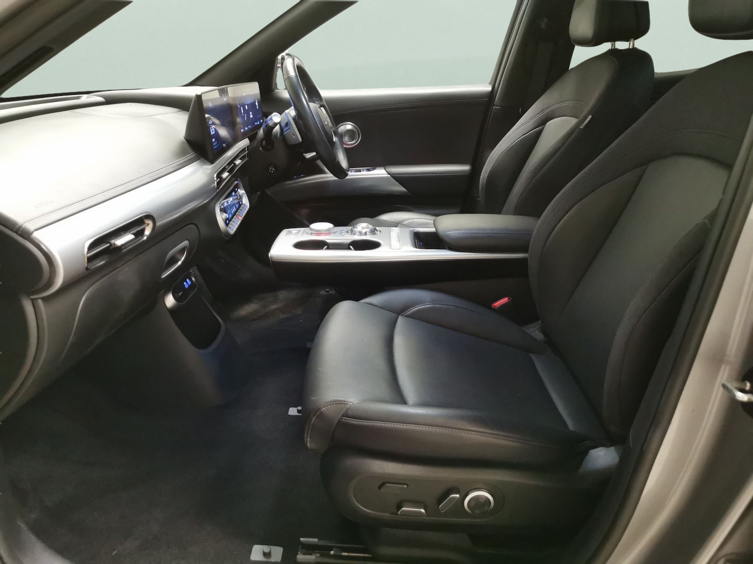 Used Genesis GV60 2022 for sale - 76980354: Photo 4