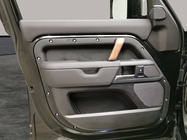 Used Land Rover Defender 110 2023 for sale - 76182304: Photo 36