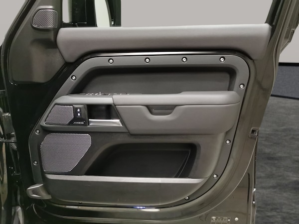 Used Land Rover Defender 110 2023 for sale - 76182304: Photo 39