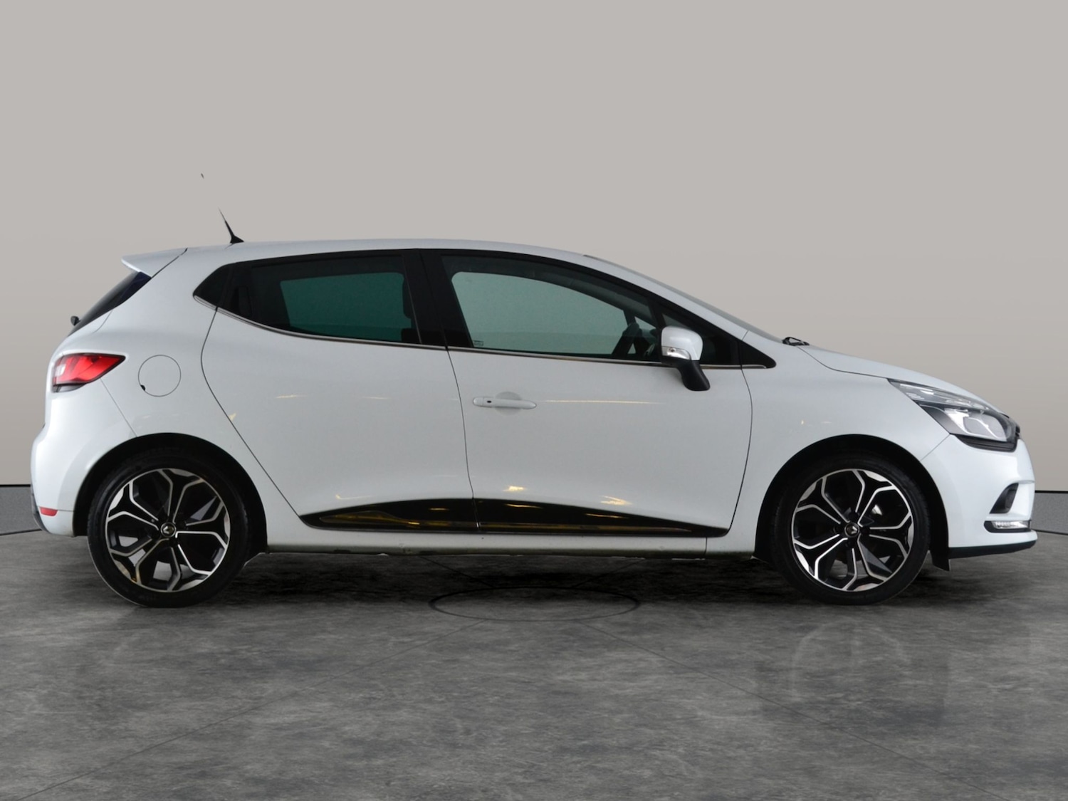 Used Renault Clio 2019 for sale - 76750376: Photo 11