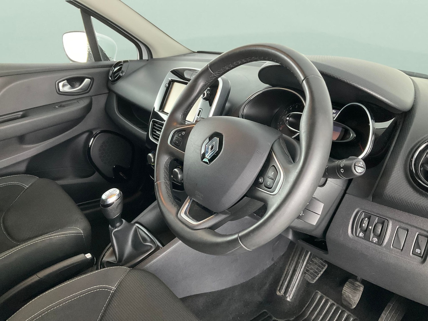 Used Renault Clio 2019 for sale - 76750376: Photo 14