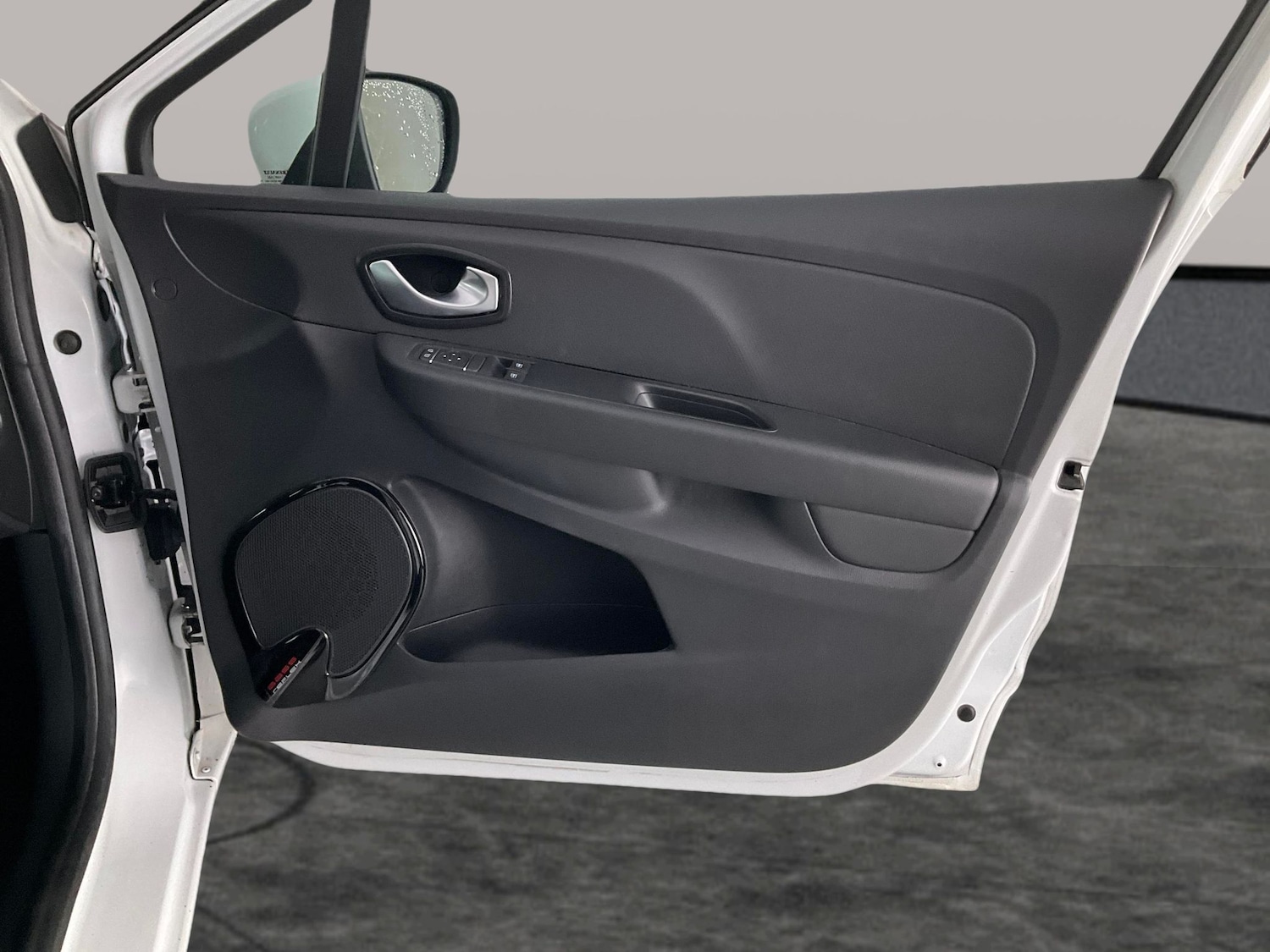 Used Renault Clio 2019 for sale - 76750376: Photo 24