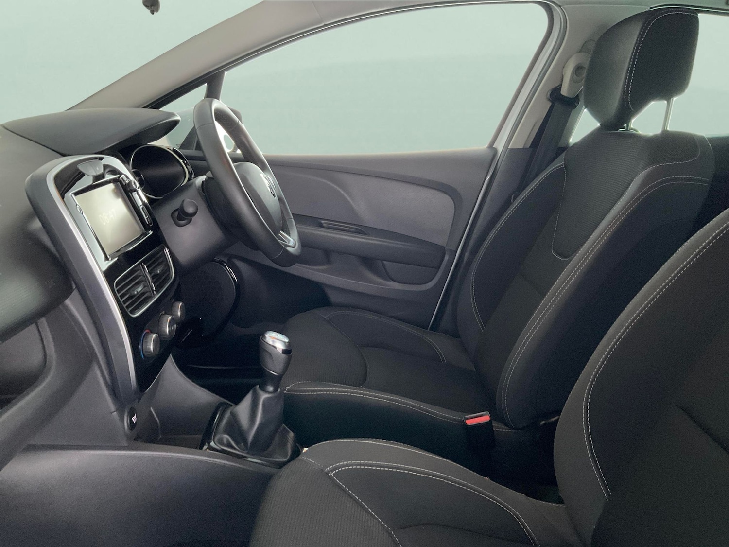 Used Renault Clio 2019 for sale - 76750376: Photo 4