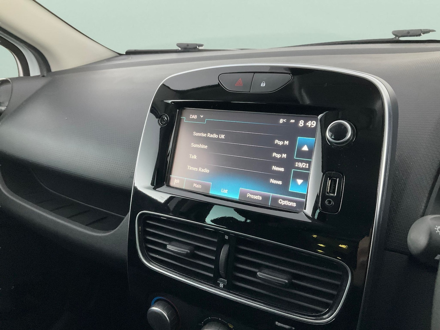 Used Renault Clio 2019 for sale - 76750376: Photo 6