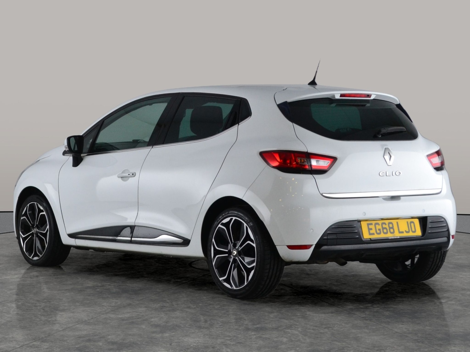 Used Renault Clio 2019 for sale - 76750376: Photo 8