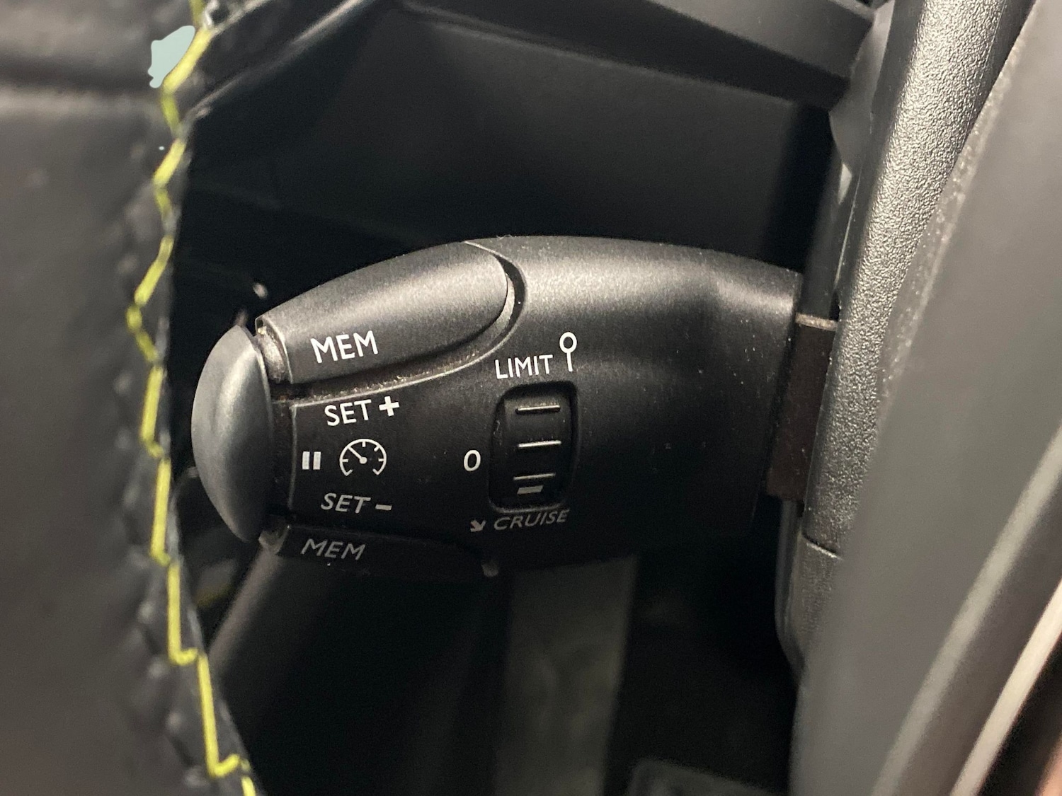 Used Peugeot E-2008 2022 for sale - 76403048: Photo 26