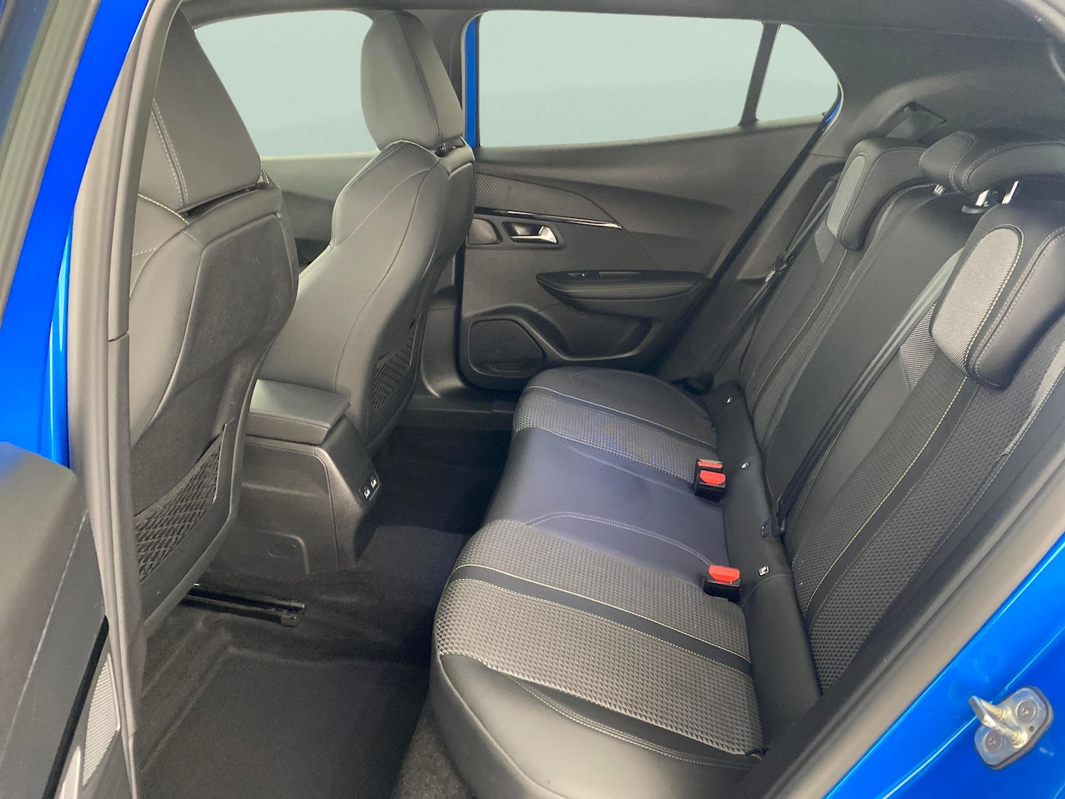 Used Peugeot E-2008 2022 for sale - 76403048: Photo 38